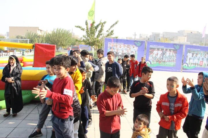 حضور شادمانه کودکان کار در دهکده جام جهانی در نخستین پیروزی تیم ملی فوتبال