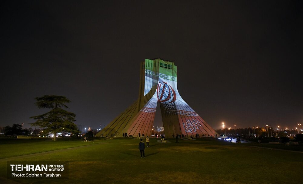 جشن نور پیروزی تیم ملی در میدان آزادی