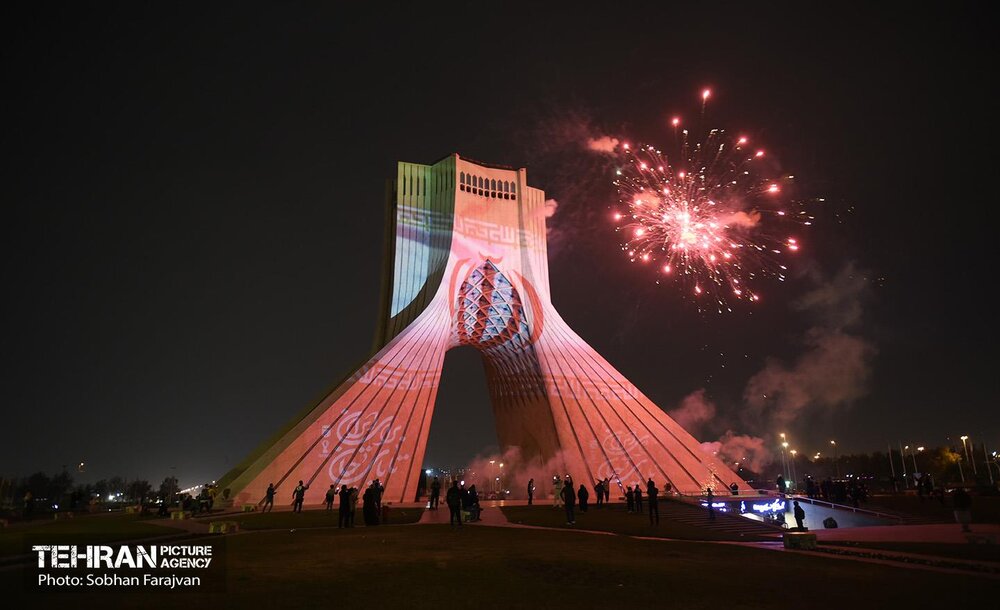 جشن نور پیروزی تیم ملی در میدان آزادی