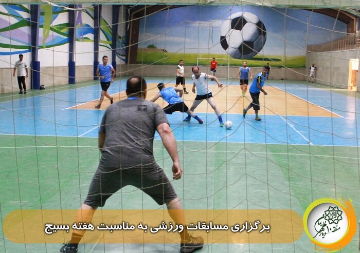 نوسازی تابلوهای تمثال شهدا و تجلیل از بسیجیان در منطقه ۱۰