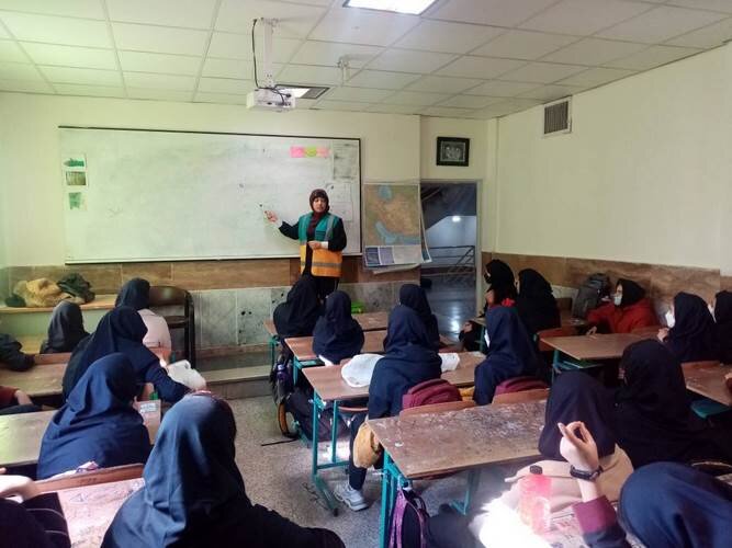 برگزاری کارگاه‌های آموزش شهروندی در مدارس منطقه ۱۰