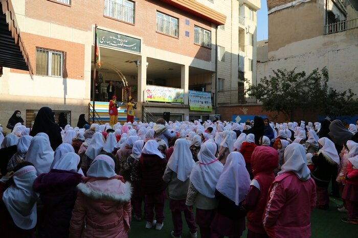 برگزاری کارگاه‌های آموزش شهروندی در مدارس منطقه ۱۰