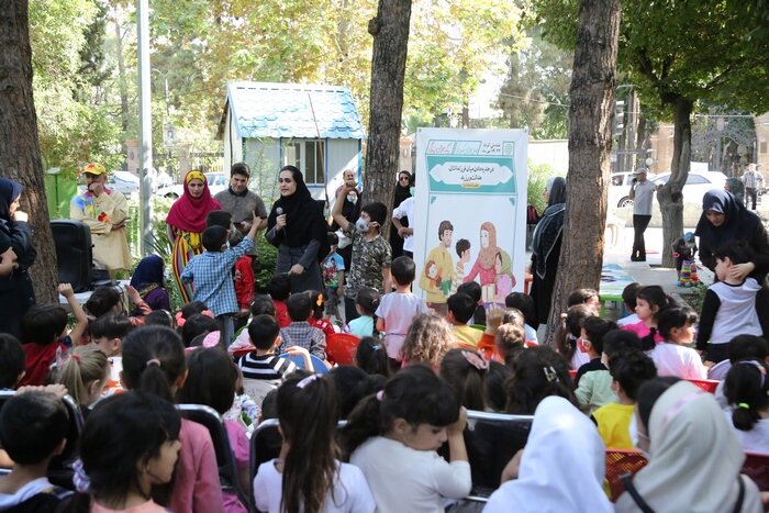 برگزاری کارگاههای آموزش شهروندی در مدارس منطقه ۱۰