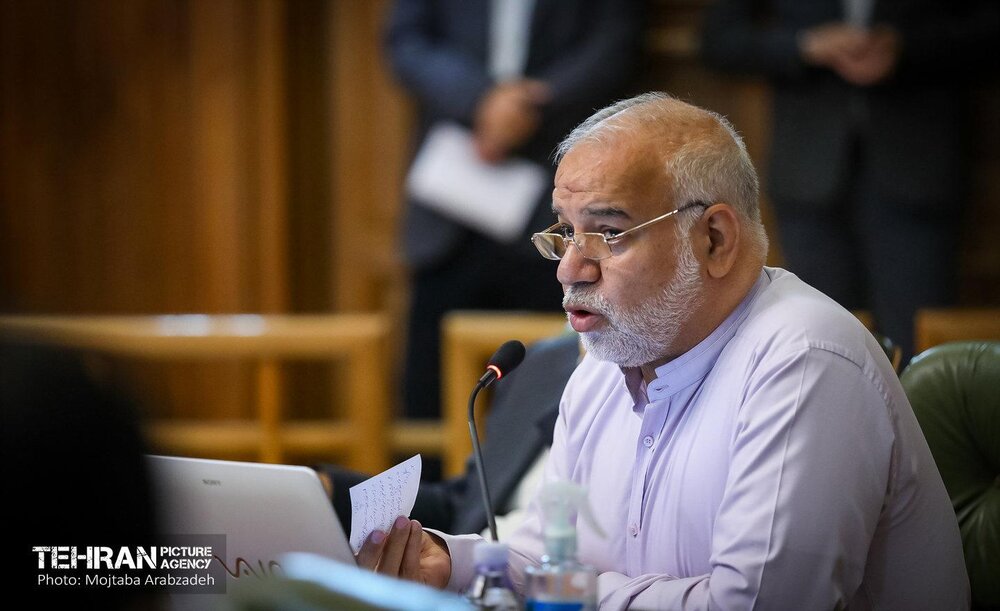 عملیات سیاسی در شورا با حرفهای ژورنالیستی/ حرف کارشناسی بزنید نه تهمت و توهین