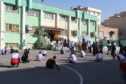 تمرین آمادگی دانش‌آموزان همزمان با برگزاری مانور سراسری زلزله در مدارس