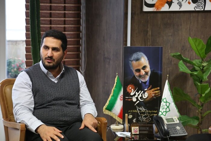 دیدار شهردار منطقه ۱۰ و مدیرکل ایثارگران شهرداری تهران با خانواده شهید اکبری