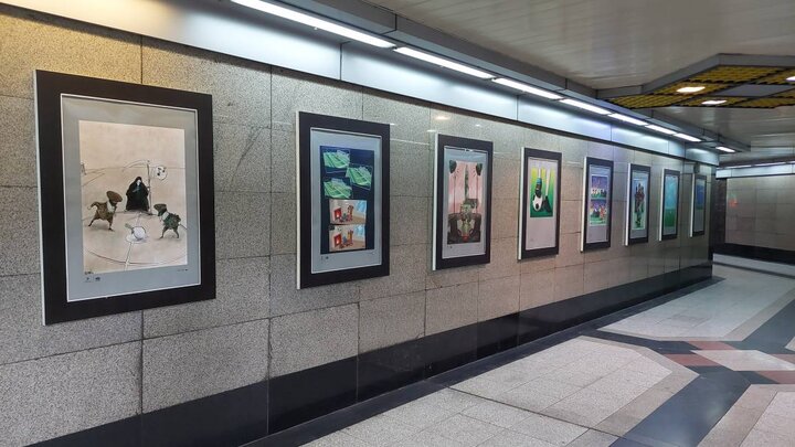 اکران نمایشگاه عکس کارتون و کاریکاتور جام جهانی در مترو تهران