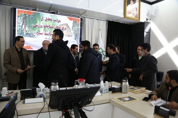 برگزیدگان مسابقات ورزشی هفته بسیج تجلیل شدند