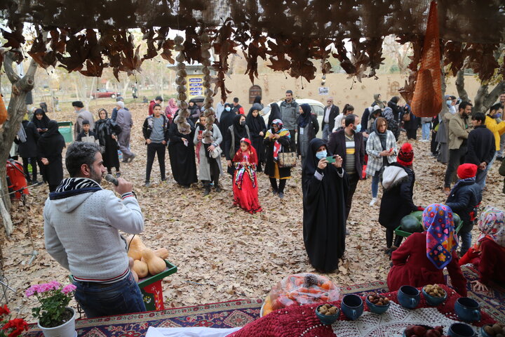 افتتاح گذر پاییزی به سبک تهران قدیم در منطقه ۱۵
