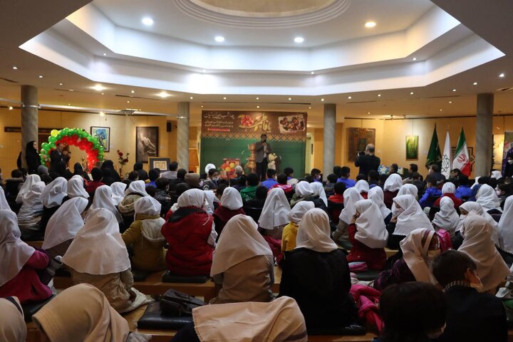 گردهمایی ۲۳۰کودک کار در موزه ملی قرآن کریم به مناسبت شب یلدا