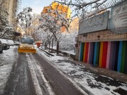 جلوگیری از یخ‌زدگی معابر شمال تهران با آماده‌باش نیروهای برف‌روب 