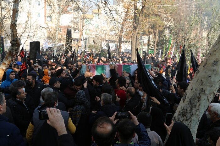 پیکر شهید گمنام عملیات والفجر۱ در یادمان نورالزهرا (س) منطقه ۱۰ آرمید