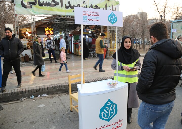 استقرار ۱۰ کانتر اطلاع‌رسانی و نظرسنجی «من شهردارم» در معابر پرتردد منطقه ۱۹