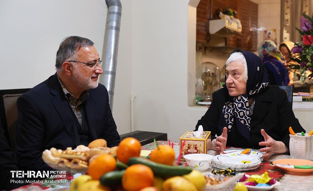 دیدار شهردار تهران با خانواده شهید «زوریک مرادیان»