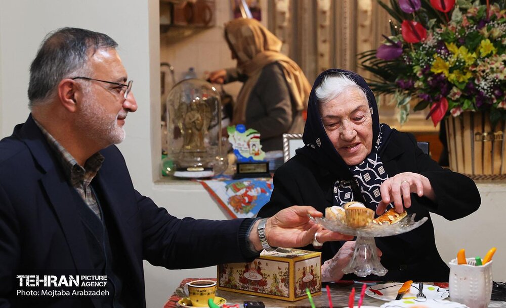 دیدار شهردار تهران با خانواده شهید «زوریک مرادیان»