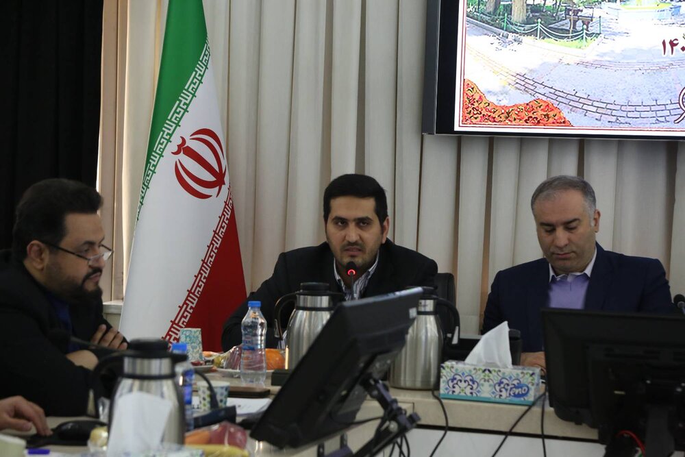 به دنبال خدماترسانی بهینه و بیوقفه به شهروندان هستیم