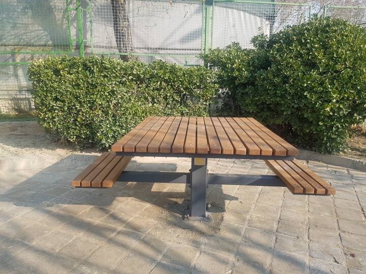 احداث مبلمان شهری ویژه افراد توانیاب در بوستان‌های منطقه ۲۱  