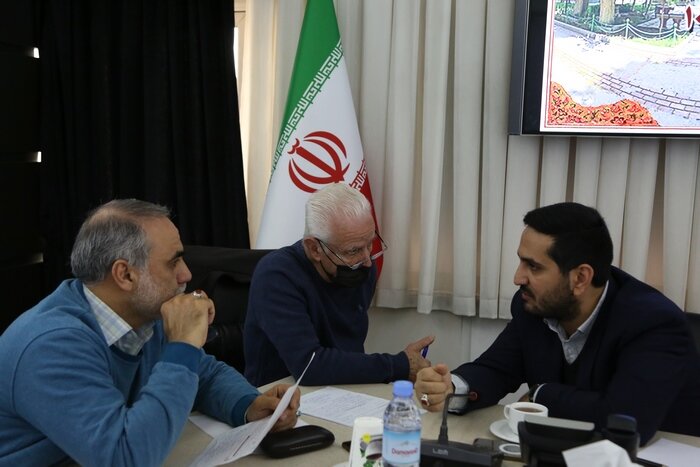 ملاقاتهای مردمی یکی از راههای موثر برای شناسایی مطالبات شهروندان است