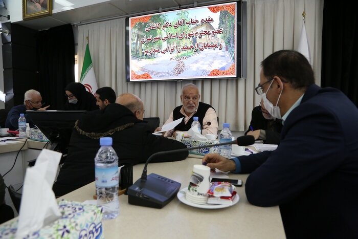 ملاقاتهای مردمی یکی از راههای موثر برای شناسایی مطالبات شهروندان است