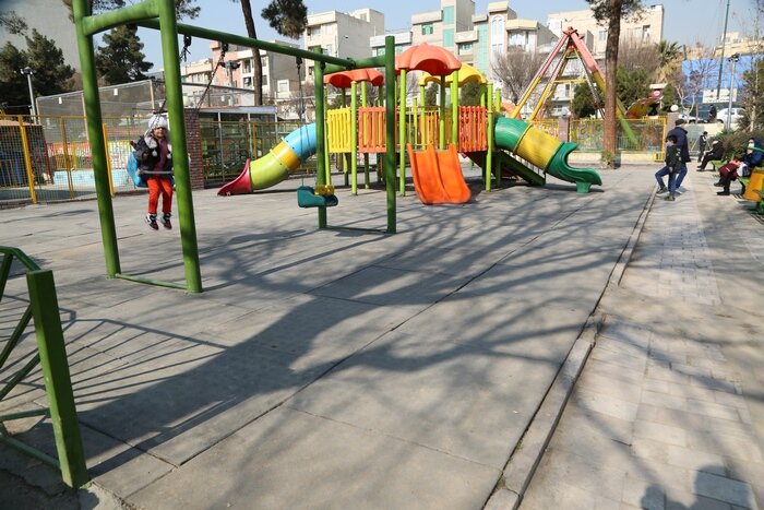 ارائه خدمات شهری به مادران و کودکان اولویت منطقه ۱۰ است/ زمینهای بازی بوستانها بهسازی و ایمنسازی میشوند