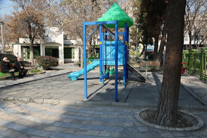 ارائه خدمات شهری به مادران و کودکان اولویت منطقه ۱۰ است/ زمینهای بازی بوستانها بهسازی و ایمنسازی میشوند