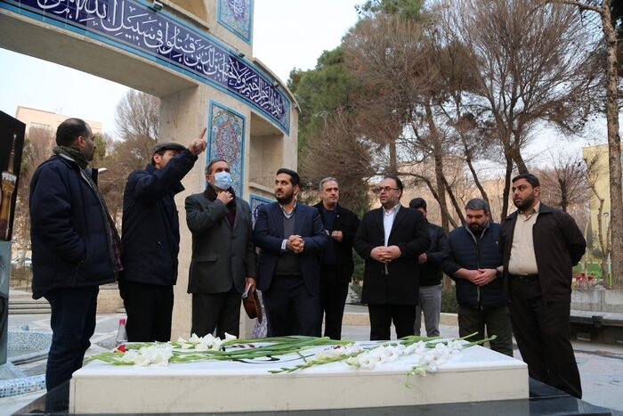 تقدیر عضو شورای شهر از خدمات منطقه ۱۰ در آمادهسازی یادمان شهید بوستان نورالزهرا(ع)