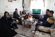 مدیران شهری منطقه ۱۷ به دیدار ۱۴۵ خانواده شهید رفتند
