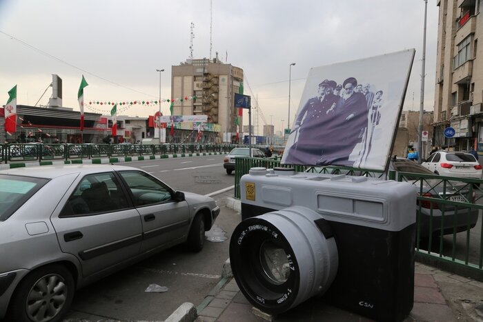 خیابان آزادی مهیای راهپیمایی۲۲ بهمن شد/ انجام بیش از ۳۲ هزار متر آذینبندی در منطقه ۱۰