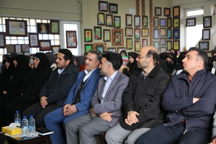 خیابان آزادی مهیای راهپیمایی۲۲ بهمن شد/ انجام بیش از ۳۲ هزار متر آذینبندی در منطقه ۱۰