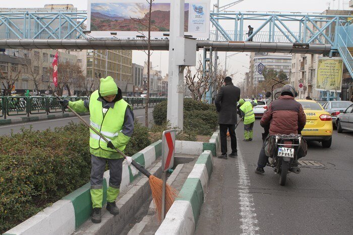خیابان آزادی مهیای راهپیمایی۲۲ بهمن شد/ انجام بیش از ۳۲ هزار متر آذینبندی در منطقه ۱۰