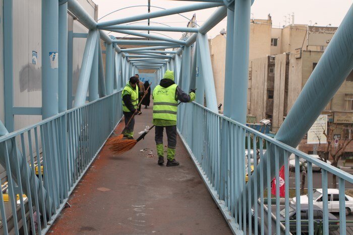خیابان آزادی مهیای راهپیمایی۲۲ بهمن شد/ انجام بیش از ۳۲ هزار متر آذینبندی در منطقه ۱۰