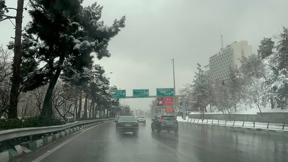 تهران در یک روز برفی به روایت دوربین
