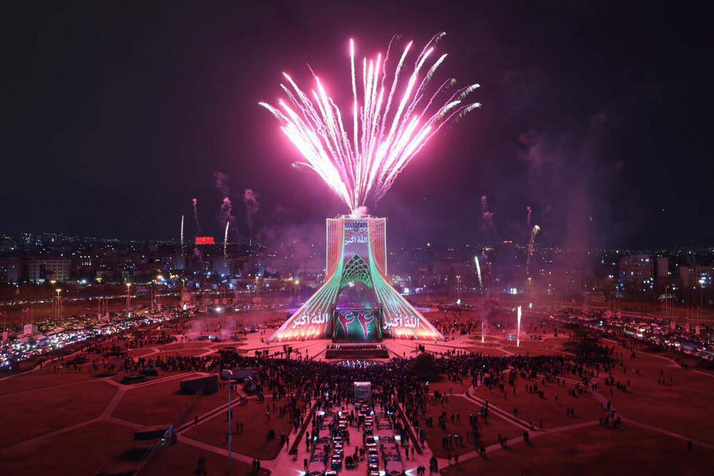 میدان آزادی و برج میلاد نورباران شدند