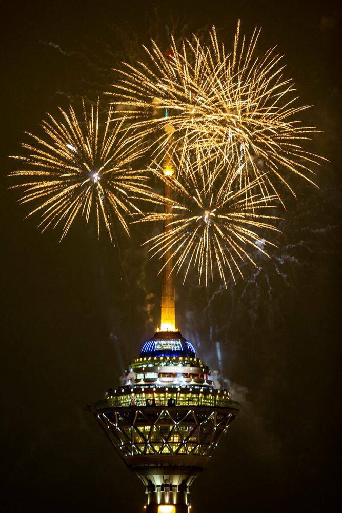 میدان آزادی و برج میلاد نورباران شدند