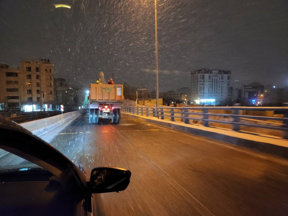 گزارش میدانی و لحظه به لحظه از عملیات برفروبی در پایتخت/ در معابر تهران چه میگذرد؟