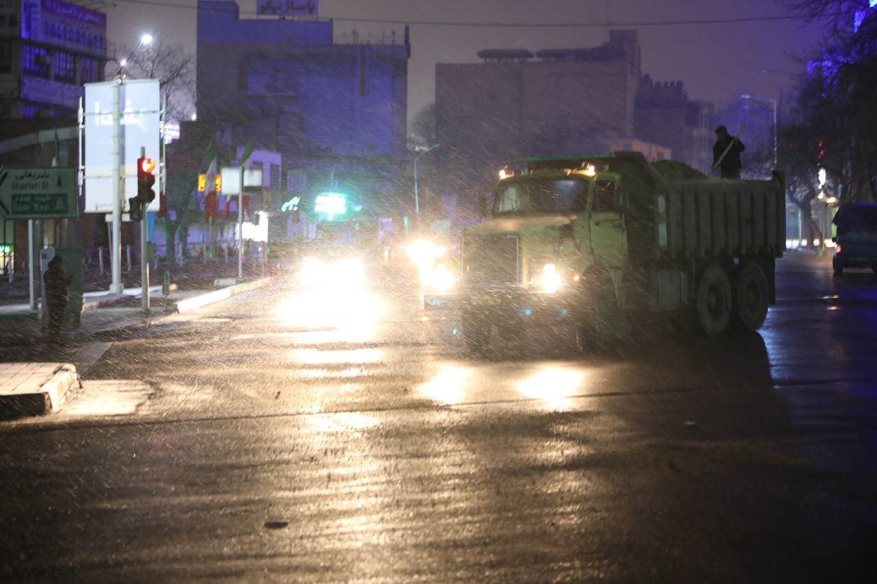 گزارش میدانی و لحظه به لحظه از عملیات برفروبی در پایتخت/ در معابر تهران چه میگذرد؟