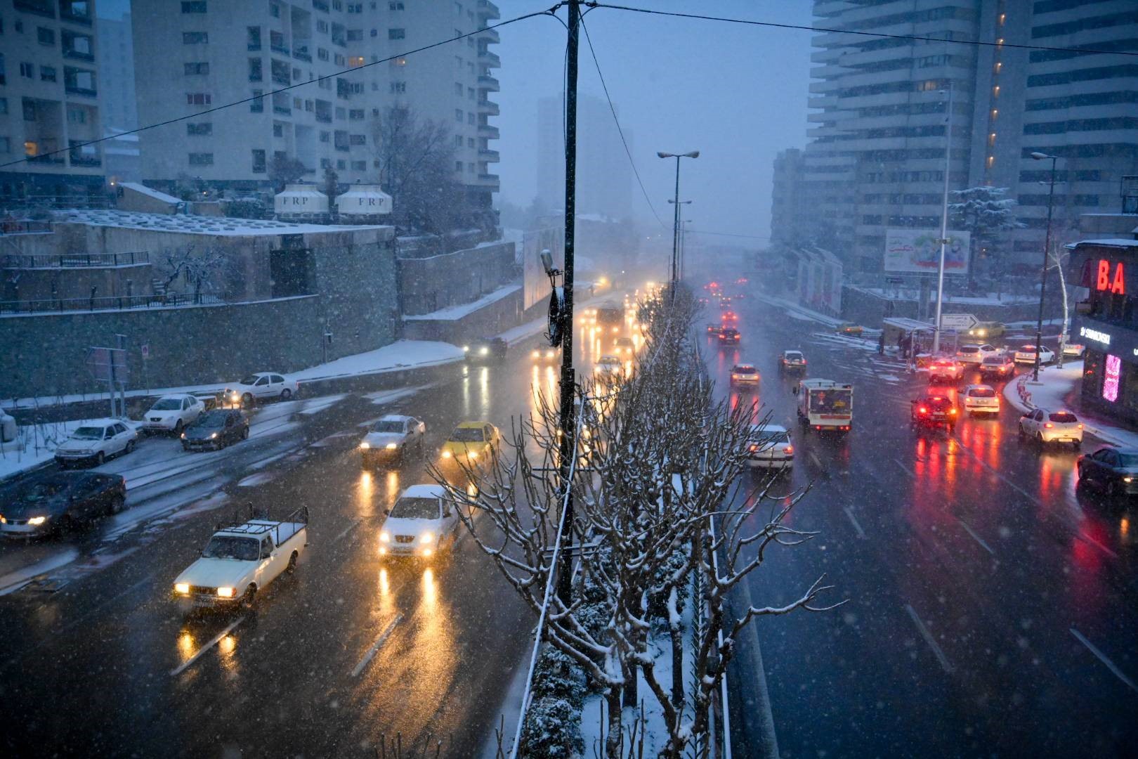 گزارش میدانی و لحظه به لحظه از عملیات برفروبی در پایتخت/ در معابر تهران چه میگذرد؟