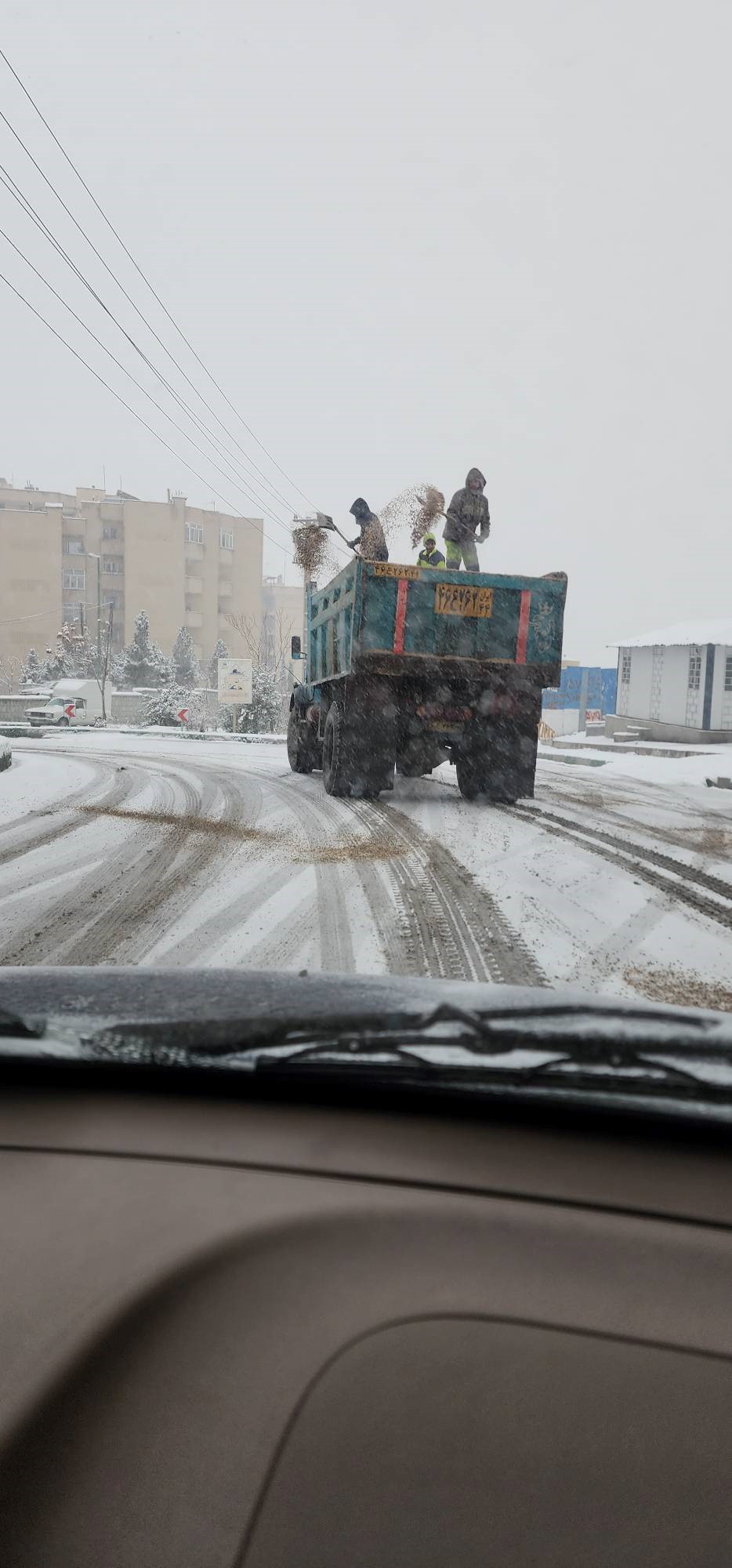 گزارش میدانی و لحظه به لحظه از عملیات برفروبی در پایتخت/ در معابر تهران چه میگذرد؟
