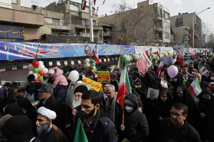 رنگ و بوی متفاوت غرف اجتماعی و فرهنگی منطقه ۲۱ در مراسم راهپیمایی ۲۲ بهمن 