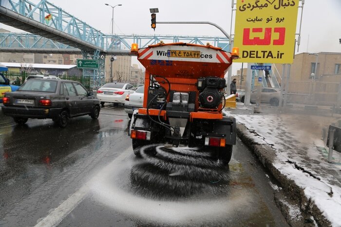شارژ چهار هزار کیسه شن در ۸۴ نقطه/ تردد روان در محورهای اصلی و بزرگراهی منطقه ۱۰