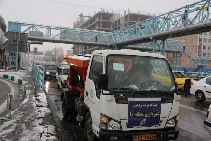 شارژ چهار هزار کیسه شن در ۸۴ نقطه/ تردد روان در محورهای اصلی و بزرگراهی منطقه ۱۰