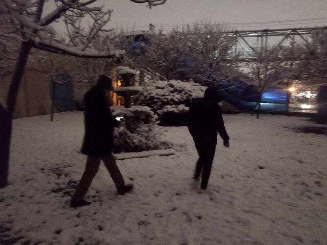 افزایش بازدیدهای گشت فوریتهای اجتماعی در منطقه ۱۰ در شب برفی تهران