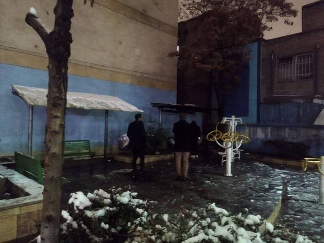 افزایش بازدیدهای گشت فوریتهای اجتماعی در منطقه ۱۰ در شب برفی تهران