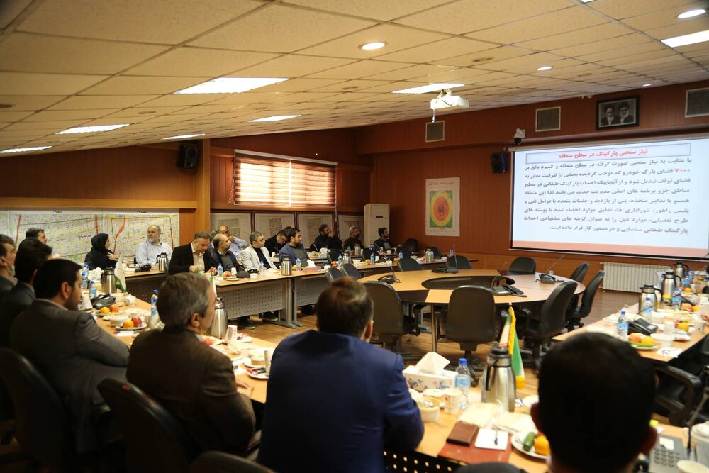 رفع گره ترافیکی بلوارامام خمینی (ره) در تقاطع خیابان خوش/ برنامه ریزی افزایش ۱۰ برابری پارکینگ عمومی منطقه ۱۰