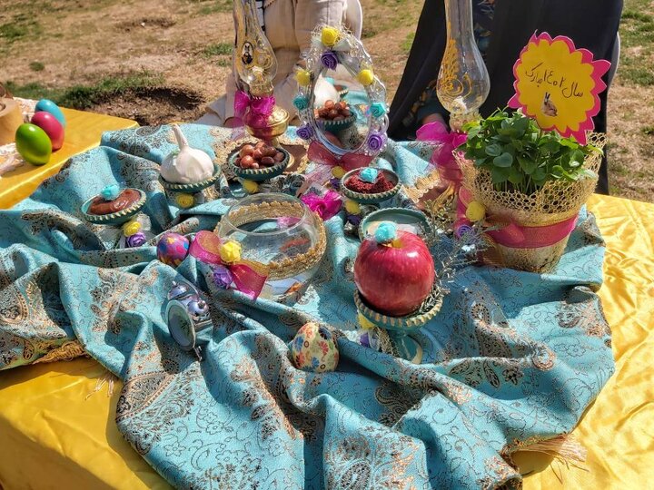 شمیم  عطر بهار در بوستان نوفل لوشاتو به مشام می‌رسد
