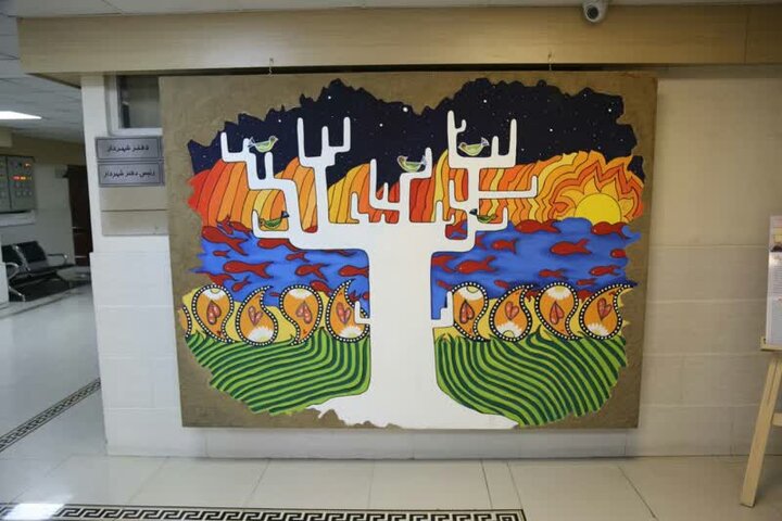 آثار هنری دانشجویان با موضوعات طبیعت و بهار بر دیوار ساختمان شهرداری منطقه ۱۹ نصب شد