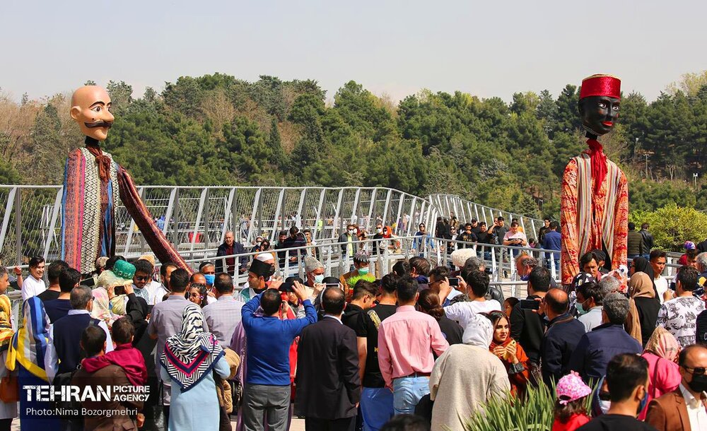 برپایی سفره افطاری هر شب برای ۲۰۰۰ گردشگر اراضی عباس آباد/ نگاه به دین و ماه مبارک رمضان از منظر دیگر/ نگاه ویژه به فرهنگ اقوام در ویژه برنامه های نور