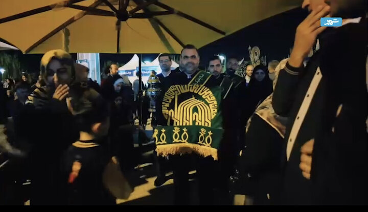حمل پرچم حرم مقدس امام رضا«ع» در بوستان آب‌وآتش