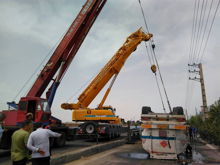 واژگونی تانکر حامل ۲۵ هزار لیتر مواد شیمیایی