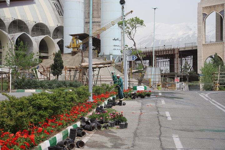 مصلی بزرگ امام خمینی (ره) برای برگزاری نماز عید سعید فطر آماده می شود